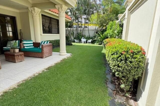 Luxury Family Home for Sale in Arroyo Hondo Viejo – 790 m² Lot